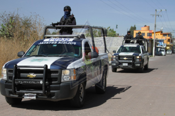 Aseguran a dos por robo de autopartes en Tzompantepec